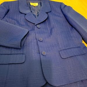 Women's Blue LeSuit 2-pice suit set. Size 18 Very Pretty. Worn once.